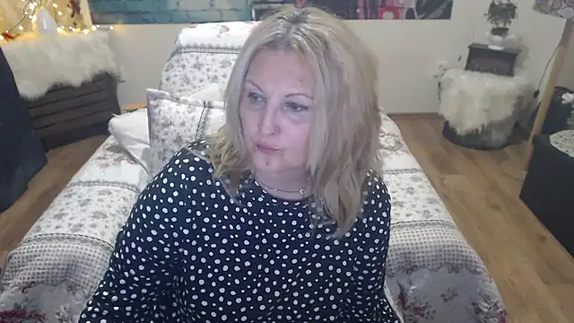 Divineblond online show from March 21, 8:50 pm
