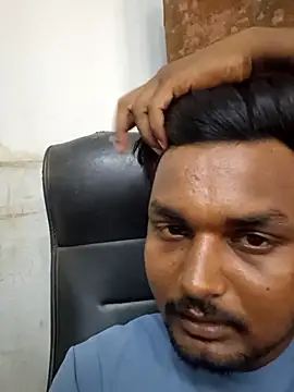 Snapshot of Gujju_here chatting on June 15, 6:37 am Gujju here online show from June 15, 6:37 am