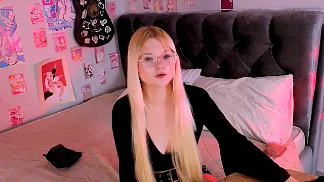 LunariaFox online show from July 9, 2:54 pm