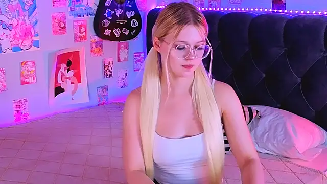 LunariaFox online show from July 15, 2:44 pm