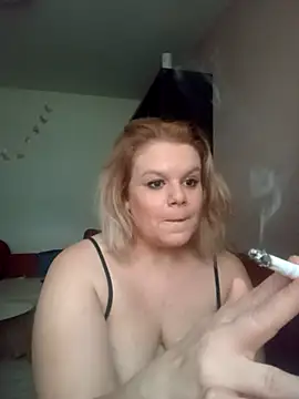 Maryquenn online show from June 22, 4:37 pm