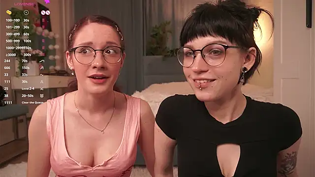 Snapshot of TeaseDealer chatting on June 21, 8:11 pm TeaseDealer online show from June 21, 8:11 pm
