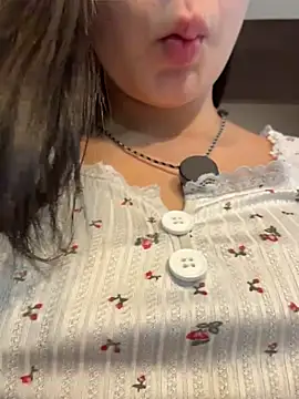 Snapshot of -Lorelain- chatting on June 17, 3:31 am -Lorelain- online show from June 17, 3:31 am