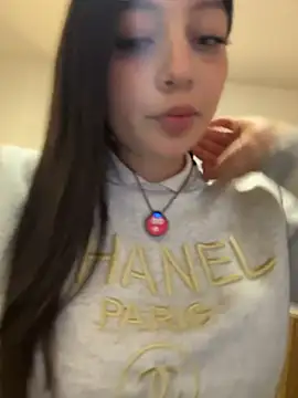 Snapshot of -Lorelain- chatting on August 7, 2:57 am -Lorelain- online show from August 7, 2:57 am