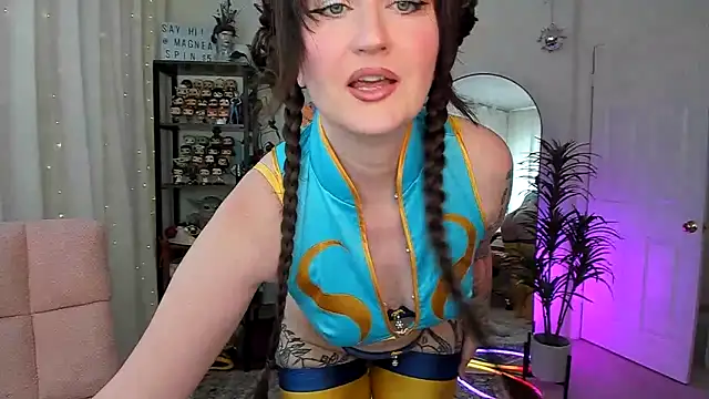 Snapshot of Magnea chatting on June 4, 10:49 pm Magnea online show from June 4, 10:49 pm