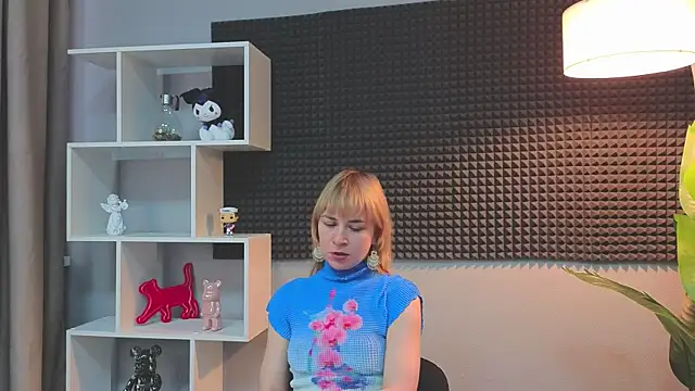 AstrixorLune online show from April 25, 1:14 pm