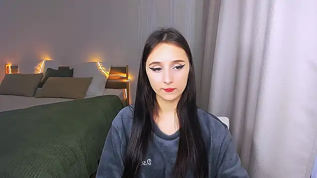 Snapshot of JulietteMonli chatting on June 2, 11:34 am JulietteMonli online show from June 2, 11:34 am