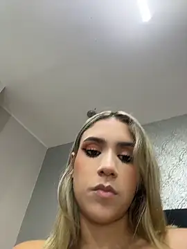 Snapshot of GabrielaPortmans chatting on May 16, 2:41 am GabrielaPortmans online show from May 16, 2:41 am