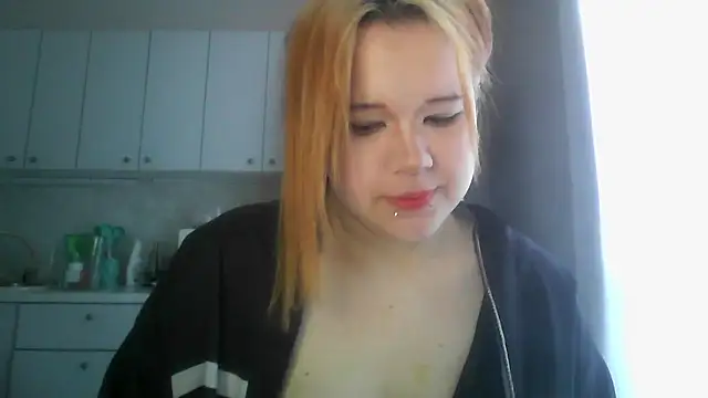 Snapshot of Amanda_Mia_ chatting on June 24, 7:51 am Amanda Mia online show from June 24, 7:51 am