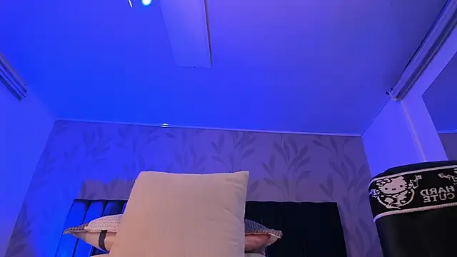 Snapshot of Milan_Daph chatting on May 6, 6:35 pm Milan Daph online show from May 6, 6:35 pm
