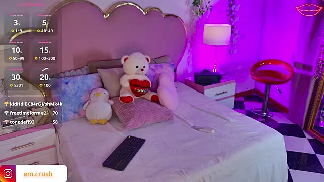 Snapshot of AriaCush chatting on June 25, 8:35 pm AriaCush online show from June 25, 8:35 pm