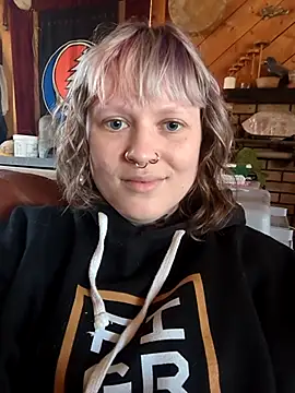 Snapshot of RosieSwitchBitch chatting on May 5, 3:31 pm RosieSwitchBitch online show from May 5, 3:31 pm
