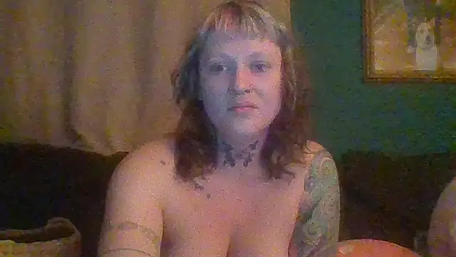 Snapshot of RosieSwitchBitch chatting on May 9, 3:01 am RosieSwitchBitch online show from May 9, 3:01 am