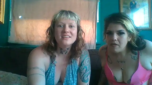 Snapshot of RosieSwitchBitch chatting on June 22, 9:56 pm RosieSwitchBitch online show from June 22, 9:56 pm
