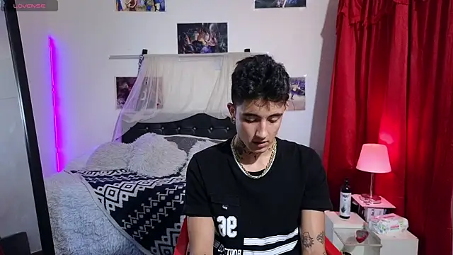 Snapshot of charles_carterxxx chatting on April 30, 2:29 am charles carterxxx online show from April 30, 2:29 am