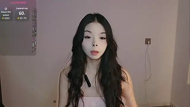 Snapshot of Zhizhi-99 chatting on May 12, 9:17 am Zhizhi-99 online show from May 12, 9:17 am