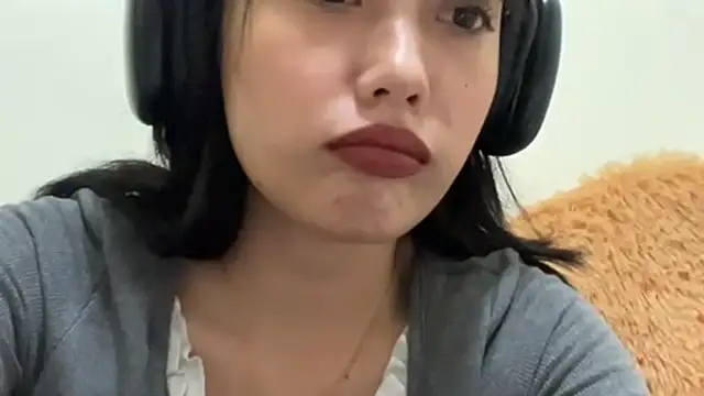 WilliemaeLourenco online show from April 26, 10:24 am