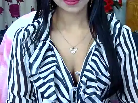 Alina Nur online show from May 6, 10:15 pm