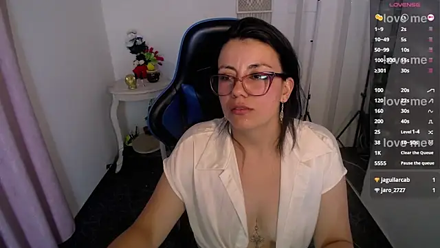 Snapshot of Valeri_bj chatting on June 11, 12:43 am Valeri bj online show from June 11, 12:43 am