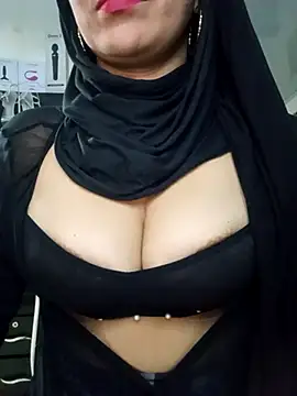 Snapshot of nadia__abaud chatting on December 30, 3:14 am nadia  abaud online show from December 30, 3:14 am
