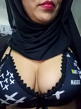 Snapshot of nadia__abaud chatting on January 6, 1:42 am nadia  abaud online show from January 6, 1:42 am
