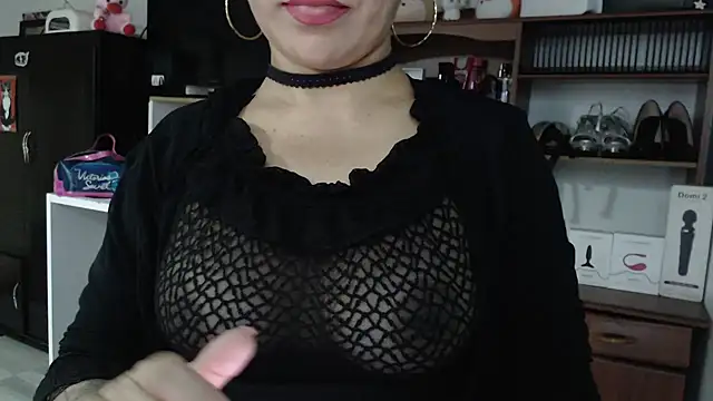Snapshot of nadia__abaud chatting on February 2, 3:43 am nadia  abaud online show from February 2, 3:43 am