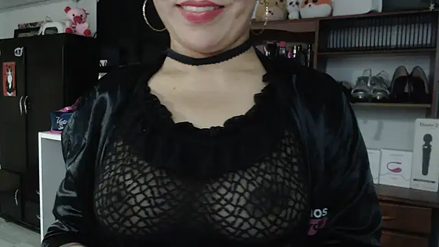 Snapshot of nadia__abaud chatting on February 8, 12:38 am nadia  abaud online show from February 8, 12:38 am