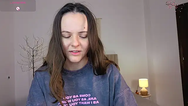 Snapshot of Magic_bunnyy_ chatting on July 6, 6:32 am Magic bunnyy online show from July 6, 6:32 am
