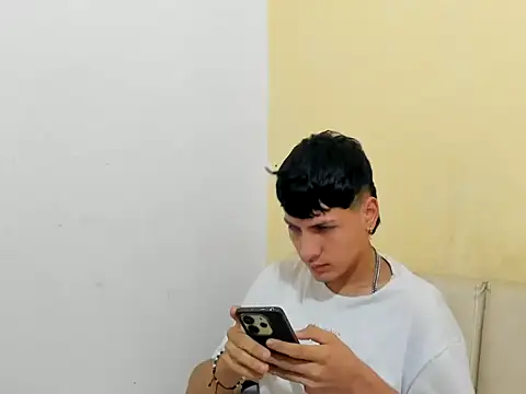 jhon-bom online show from April 29, 1:59 pm