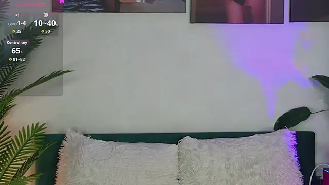 AddisonHux online show from June 9, 8:42 pm