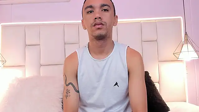 AndresSolorzano1 online show from June 6, 11:37 am