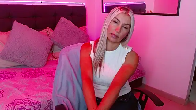 Snapshot of Meliissa_xxxx chatting on May 21, 4:25 pm Meliissa xxxx online show from May 21, 4:25 pm