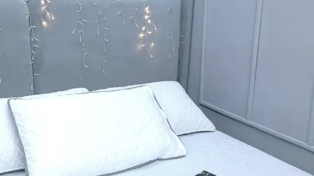 Snapshot of Serenne_ chatting on May 17, 9:22 pm Serenne online show from May 17, 9:22 pm