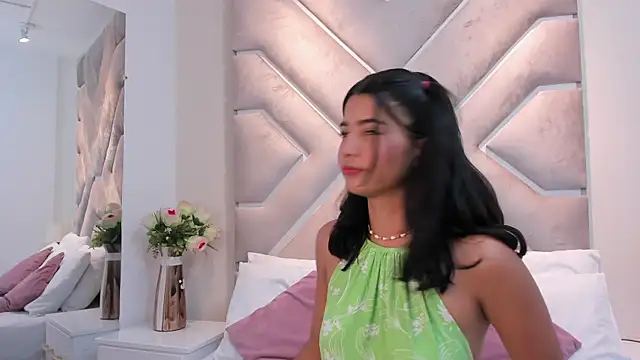 Hannah Quenn  online show from April 27, 9:24 pm