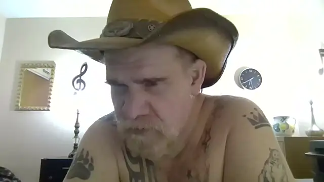 Snapshot of Caesar_Baxter chatting on April 29, 10:27 pm Caesar Baxter online show from April 29, 10:27 pm