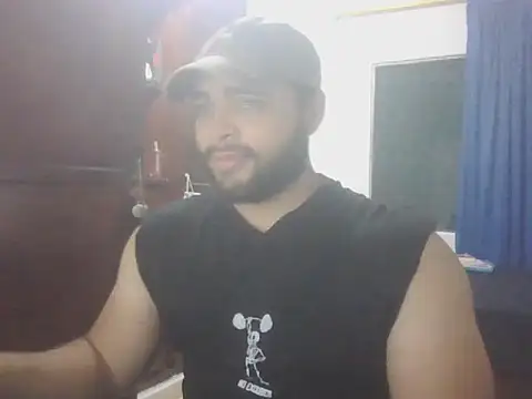 Snapshot of Bearmachin chatting on April 29, 11:11 pm Bearmachin online show from April 29, 11:11 pm