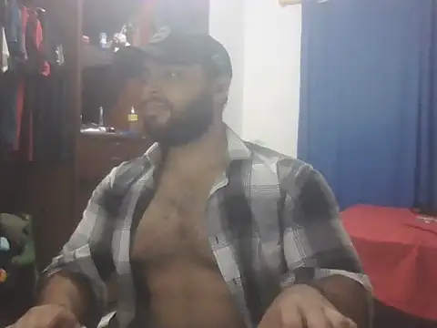 Snapshot of Bearmachin chatting on May 7, 3:23 am Bearmachin online show from May 7, 3:23 am
