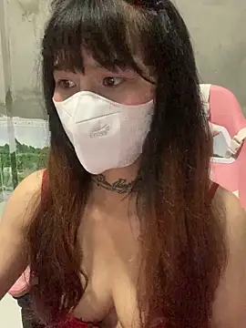 Snapshot of Lilyy18 chatting on June 1, 3:47 pm Lilyy18 online show from June 1, 3:47 pm