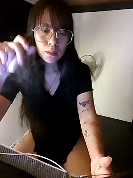 Snapshot of Bad_bish21 chatting on June 28, 2:01 pm Bad bish21 online show from June 28, 2:01 pm