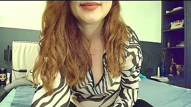 Snapshot of Peachy_ chatting on December 10, 8:19 am Peachy  online show from December 10, 8:19 am