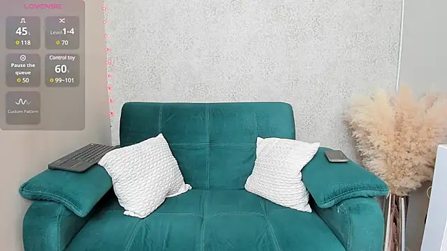 Snapshot of paolarey chatting on February 19, 11:06 am paolarey online show from February 19, 11:06 am