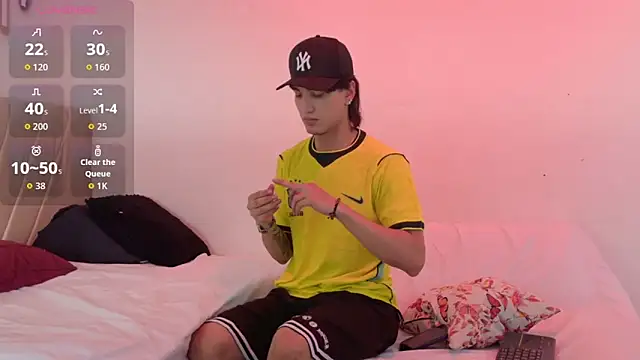 Snapshot of sweetauracouple chatting on June 3, 12:08 pm sweetauracouple online show from June 3, 12:08 pm