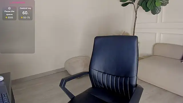 Snapshot of MayaLee_ chatting on June 18, 2:12 am MayaLee online show from June 18, 2:12 am