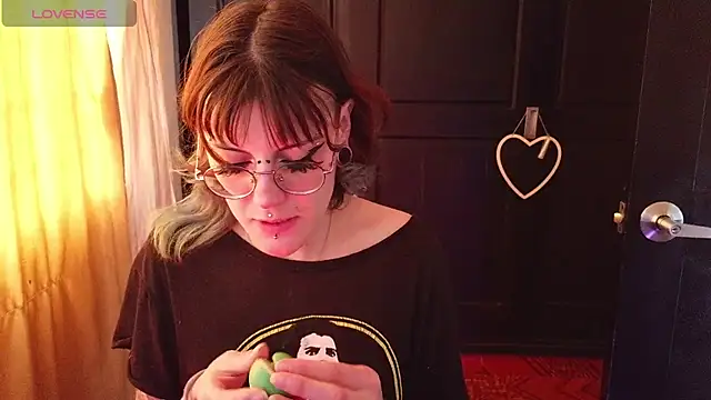 Snapshot of Rossiee_huntt chatting on August 3, 8:23 pm Rossiee huntt online show from August 3, 8:23 pm