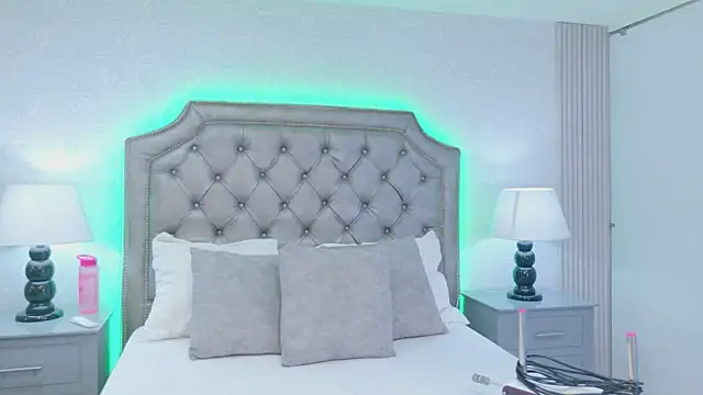 Snapshot of VioletSweetts chatting on June 5, 8:36 pm VioletSweetts online show from June 5, 8:36 pm