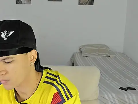 Snapshot of sant_wahlberg chatting on May 3, 10:27 pm sant wahlberg online show from May 3, 10:27 pm