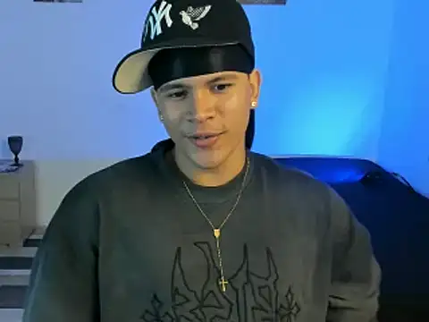Snapshot of sant_wahlberg chatting on June 8, 7:20 am sant wahlberg online show from June 8, 7:20 am