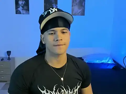 Snapshot of sant_wahlberg chatting on June 10, 11:24 pm sant wahlberg online show from June 10, 11:24 pm