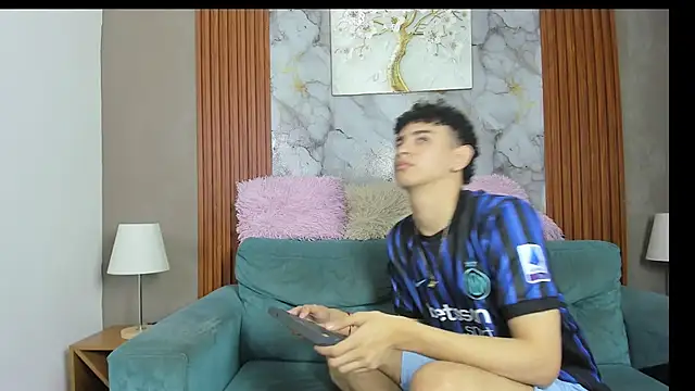 Snapshot of LOVE_GUYS1 chatting on May 31, 6:09 pm LOVE GUYS1 online show from May 31, 6:09 pm