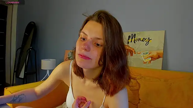 Snapshot of Kira_Be11 chatting on July 6, 4:20 am Kira Be11 online show from July 6, 4:20 am